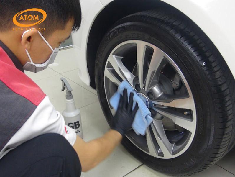 ATOM Premium Auto Services sử dụng chất phủ Ceramic chính hãng, có nguồn gốc rõ ràng