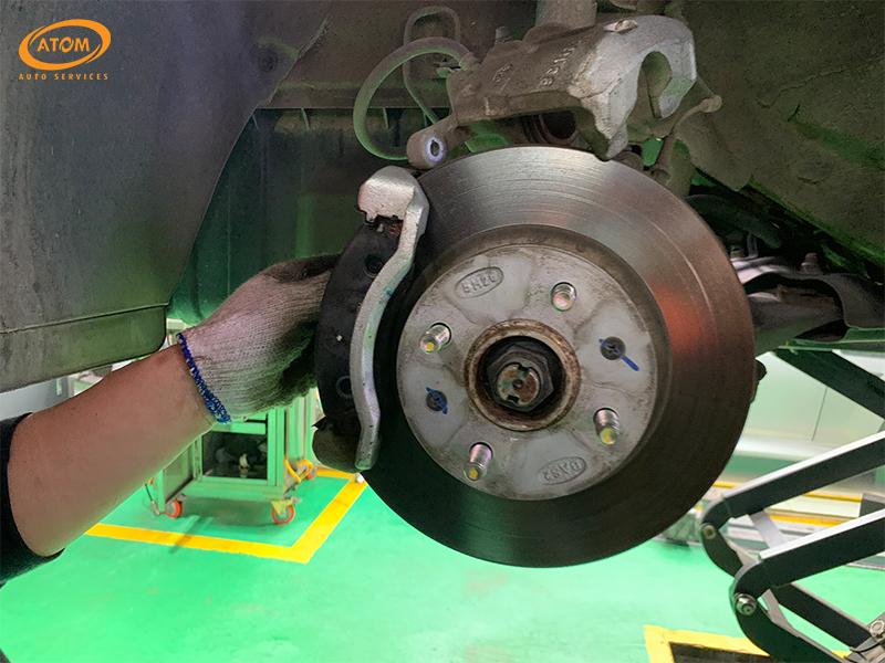 Hyundai I10 được bảo dưỡng định kỳ cấp 10.000km - Bảo dưỡng phanh