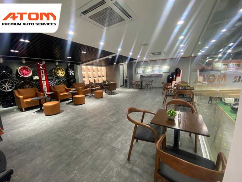 ATOM Premium Auto Services với khu phòng chờ cao cấp, đạt tiêu chuẩn 5 sao, mang đến sự thoải mái, tiện nghi trong thời gian chờ đợi 