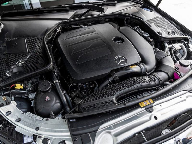 Khoang máy động cơ của dòng xe Mercedes E250