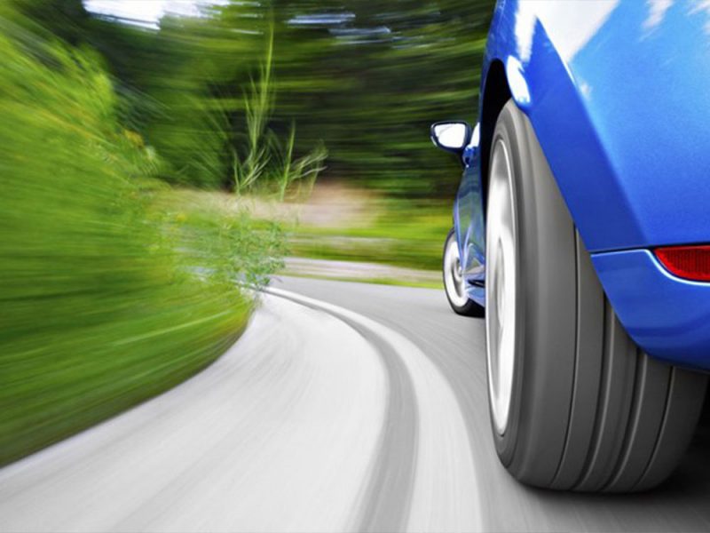 Lốp xe luôn hoạt động với áp suất tiêu chuẩn giúp xe vào khúc cua chuẩn xác, quãng đường phanh được giảm tối ưu 