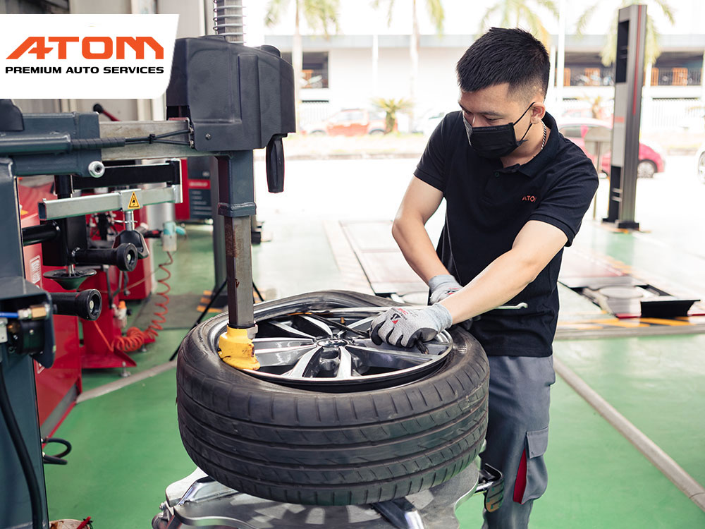 Thay thế lốp tại ATOM Premium Auto Services luôn đảm bảo chất lượng lốp và nhiều chương trình ưu đãi hấp dẫn 