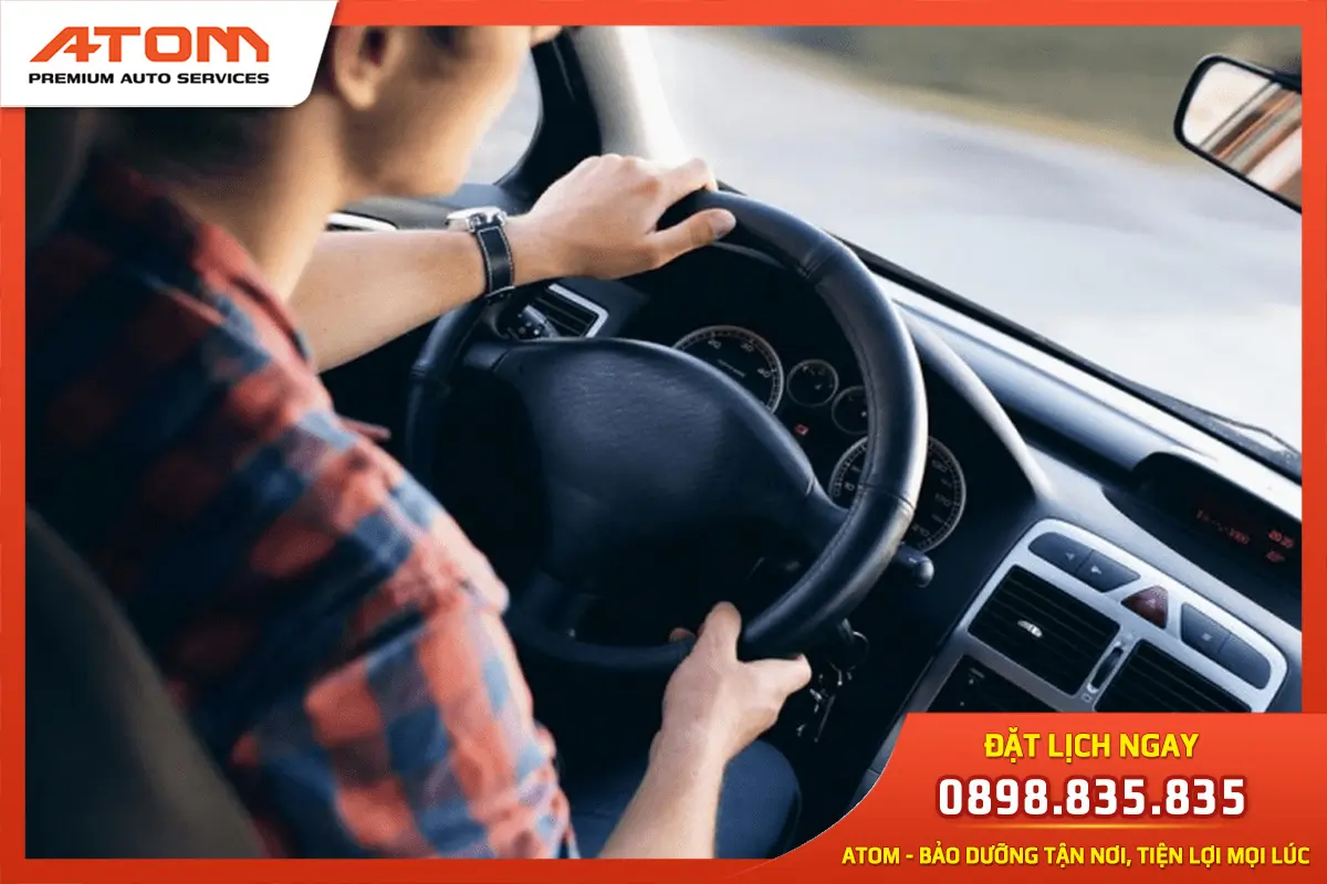 Xe bị rung lắc mạnh trên đường xấu là dấu hiệu cảnh báo bộ phận giảm xóc ô tô có vấn đề và cần bảo dưỡng (Ảnh: Sưu tầm internet)